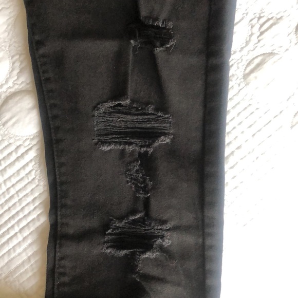 Levi’s black super skinny jeans. - Picture 6 of 9